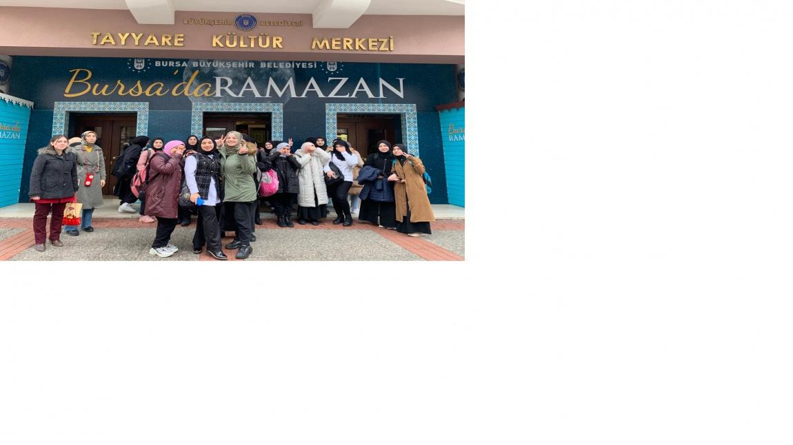 Öğrencilerimizle Osmanlı'dan Günümüze Kâbe Örtüleri ve Hac Hatıraları Koleksiyonu Ziyaretinde Bulunuldu